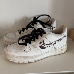 Nike Kids White Sneakers with Black Pattern‎
